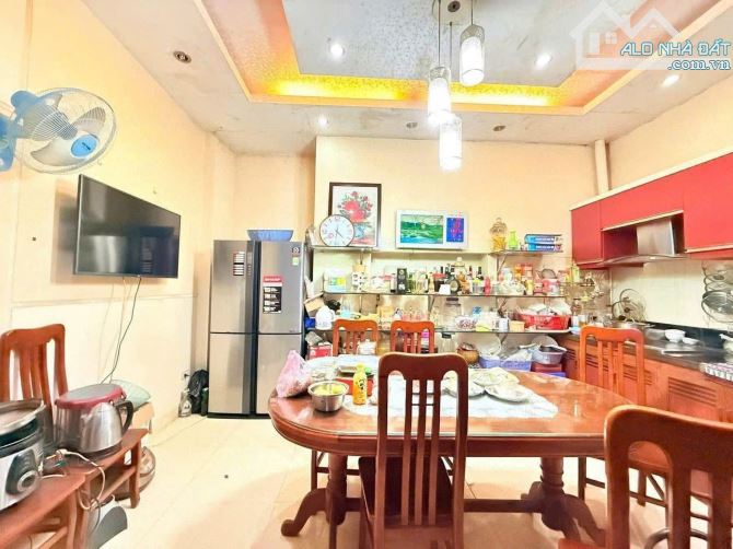 Bán nhà TÂY MỖ_SÁT VINCOM MEGE, phân lô, ô tô tránh, dân xây, 40m2, 5 tầng, nhiều ngủ