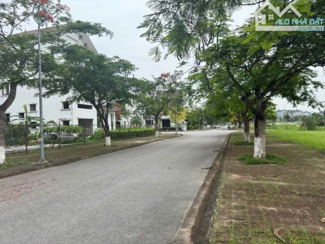 Giá 1 x tỷ đã sở hữu Biệt thự 180m2 tại Kđt phúc ninh .  Dt chuẩn 180m mặt tiền 9m  Hướng