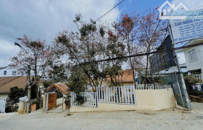 Bán nhà sân vườn đường ô tô lớn Hùng Vương Đà Lạt 400m2 chỉ 16 tỷ