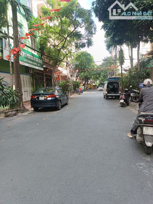 Phân Lô Ô Tô Tránh Trần Quốc Hoàn Cầu Giấy Lô Góc 85m2,  5T MT 5.3m Sát Ngay Mặt Phố 28 Tỷ