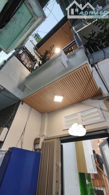 Nhà nhỏ xinh Tân Bình, gần Lý Thường Kiệt - 3 tầng - Giá 2.2 tỷ