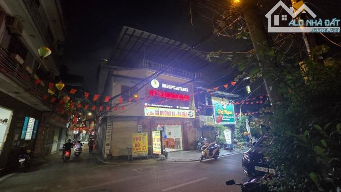 Bán gấp! Mặt phố Vạn Phúc, Cầu Am DT 108m2, MT 8m, ô tô tránh, vỉa hè, lô góc, chỉ 40 tỷ