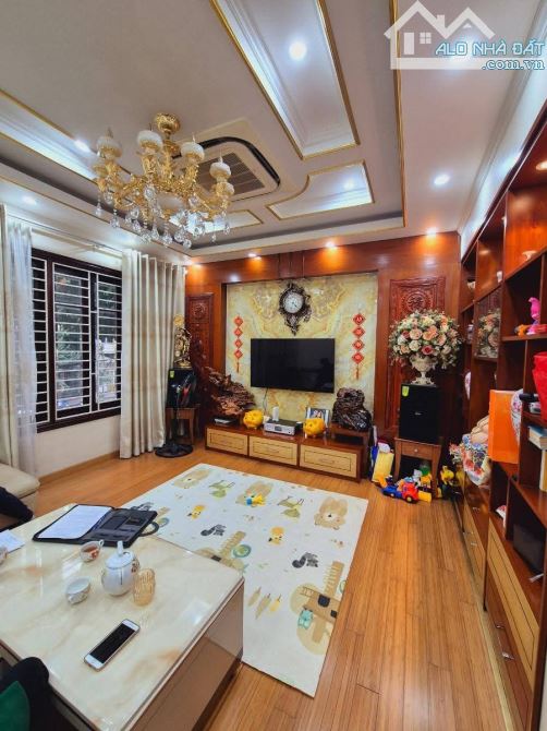 Bán nhà Lưu Quang Vũ - Cầu Giấy - Phân lô - Oto tránh - Vỉa hè - Kinh doanh - 30.8 tỷ.