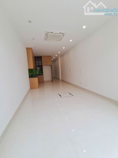 Bán nhà dân xây, 50m, 5 tầng, điều hoà âm trần, thang máy nhập khẩu tại long biên