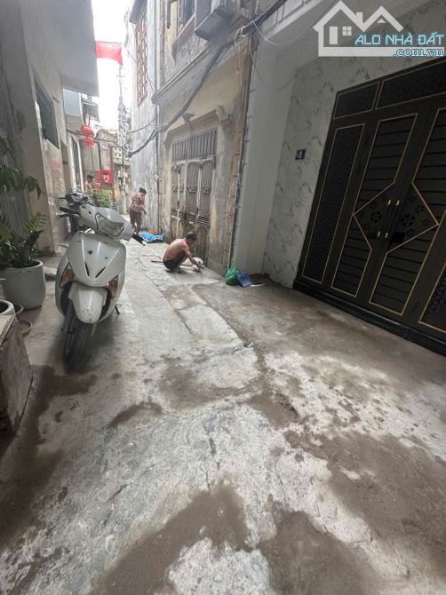 3 TỶ HƠN . BA GÁC ĐỖ CỬA . 50 M  RA PHỐ .   25 M2 . 4 TẦNG KHUNG CỘT. PHÁP LÝ CHUẨN MBVB .