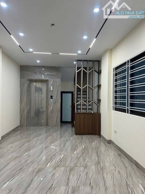 🏡 – Nhà mới toanh, 6 tầng, có thang máy xịn sò, lô góc siêu thoáng.