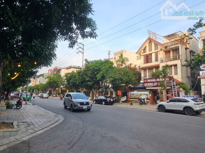 Bán nhà biệt thự 3.5 tầng đường Ngọc Hân Công chúa áp ngay Lý Nhân Tông