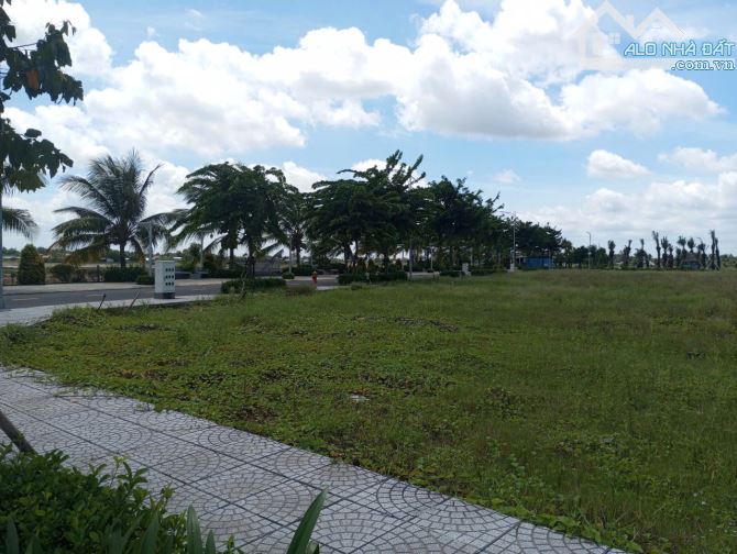 đất đẹp giá nội bộ không đâu tốt hơn,lô góc mặt tiền ,kinh doanh,đầu tư đều thuận lợi,