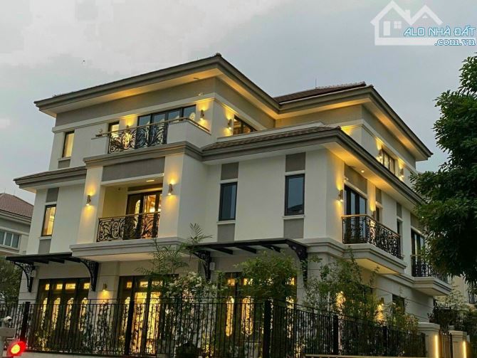 Siêu Hiếm Biệt Thự Mặt Tiền Tú Xương, P7,Q3 ( 15.5m × 26m Cn 403m²) 4 tầng giá 220 tỷ