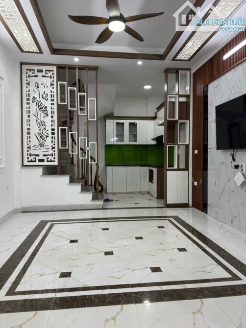 5.3 tỷ, Bán NHÀ 5 tầng 150m2 sử dụng, nội thất full, TAXI đỗ cửa, Long Biên.