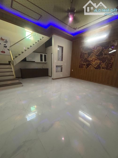 Tặng bạn một mái ấm mới toanh, tràn ngập ánh sáng và tiện nghi trên trục phố Nguyễn Trãi