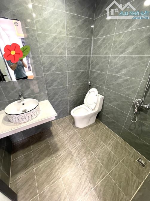 Bán nhà Thịnh Quang nhà xây mới đẹp lô góc full nội thất 34m 5 tầng  giá 9 tỷ một bước ra