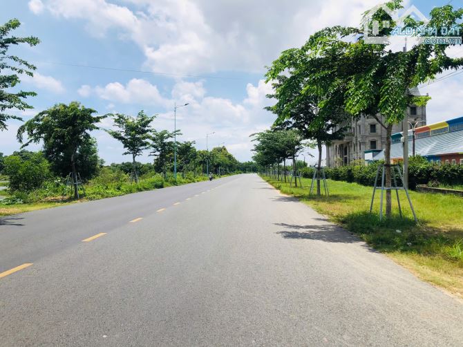 Bán 26m x 83m đất 2 mặt tiền Hùng Vương - LaGi giá rẻ View Biển