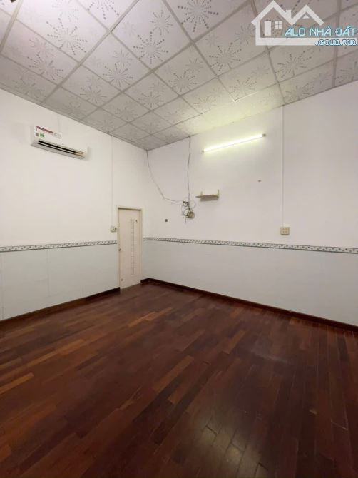 Bán căn nhà biệt thự khu dân cư quân đội, sổ hồng, giá 4 tỷ