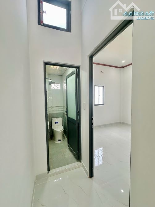 BÁN GẤP NHÀ GÁC LỬNG ĐÚC 2 MẶT TIỀN MỚI TINH SỔ RIÊNG THỔ CƯ, NGAY TRƯỞNG TIỂU HỌC TÂN PHÚ