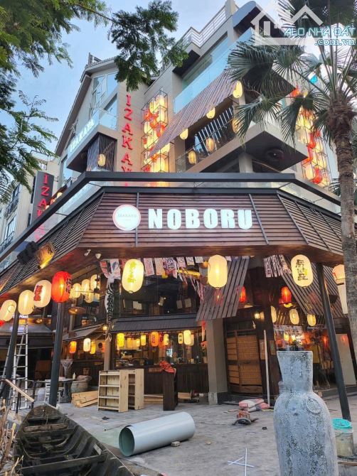 GÓC 3 MẶT NGUYỄN TRÃI - TRẦN HƯNG ĐẠO -NGUYỄN VĂN ĐỪNG Q5 (8X19M) 9 LẦU GIÁ 66 TỶ