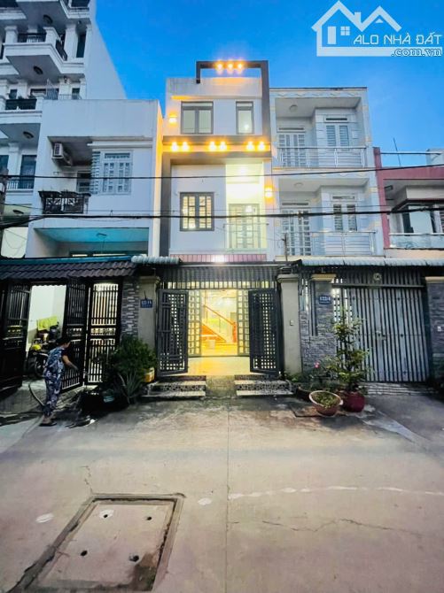 Nhà 3 tầng FULL NỘI THẤT đường THẠNH XUÂN 22 phường THẠNH XUÂN Q12 DT 61m2 (4x15,24) đường