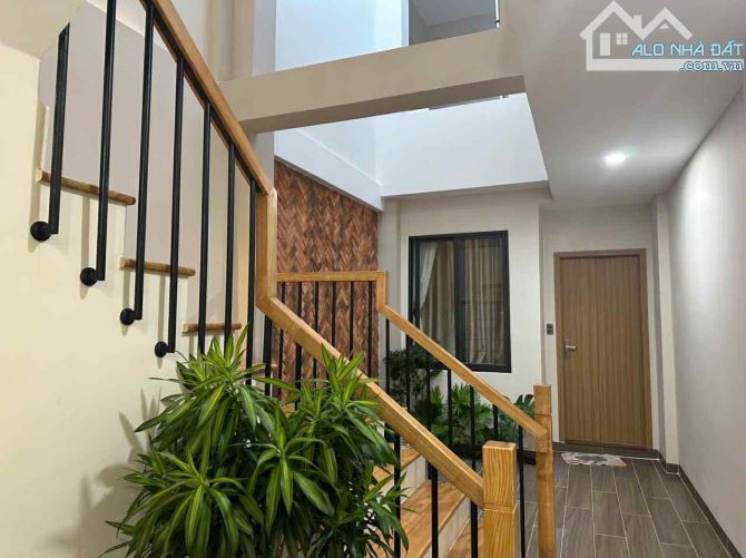BÁN NHÀ 2 TẦNG MẶT TIỀN NGUYỄN HỮU HUÂN, NHA TRANG 76M2 CHỈ 10.3 TỶ CHO THUÊ 25TR/THÁNG