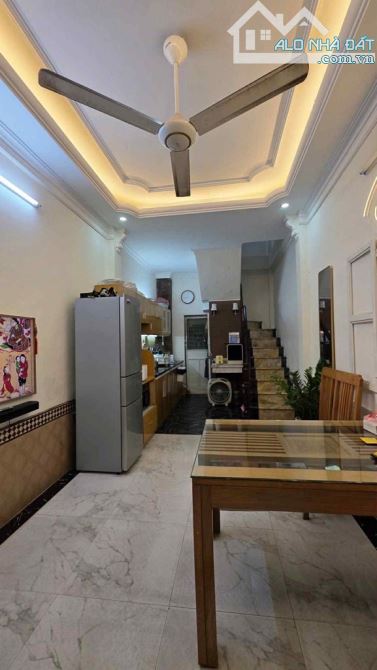 Bán nhà Đặng Tiến Đông, 30m2, sổ đỏ, 8,45 tỷ, 3 bước ra phố, 5 tầng, gần hồ, gần Đại Học