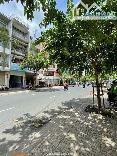 CẦN BÁN GẤP NHÀ SIÊU VỊ TRÍ MT KINH DOANH NGUYỄN ĐÌNH CHIỂU, Q3 - DT: 17x20m - 260 TỶ