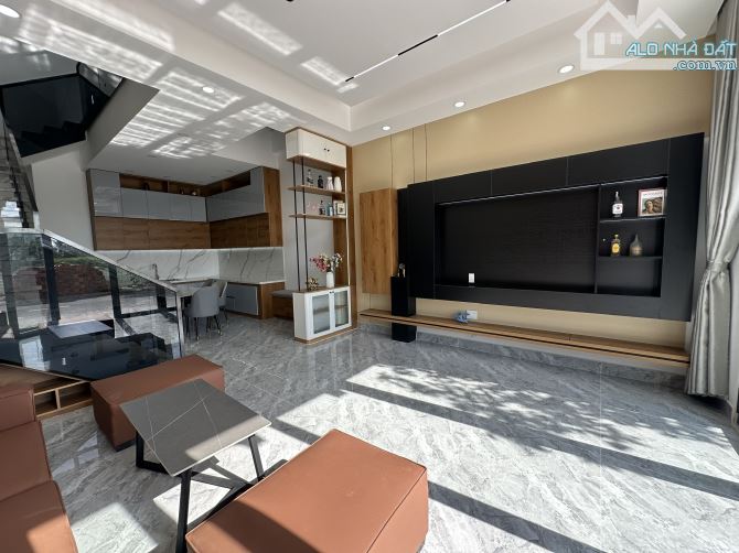 Bán nhà The Sol City DT 80m2 1 trệt 2 lầu. Full nội thất cao cấp giá chỉ 4,5 tỷ.