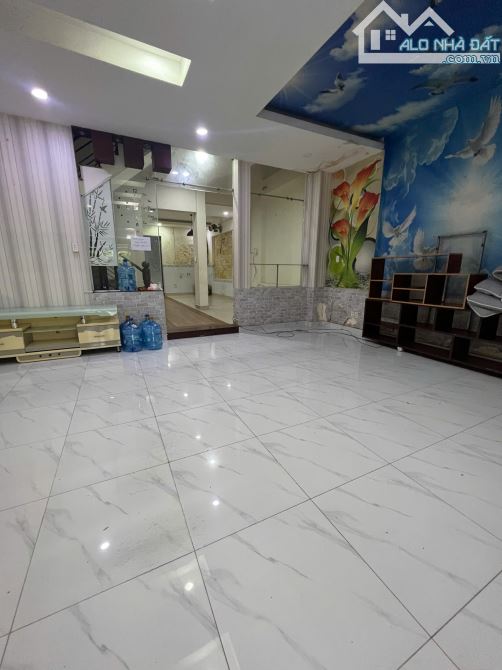 Cho thuê nhà Conic 120m2 5PN 4WC giá chỉ 16 triệu/tháng. LH ngay.
