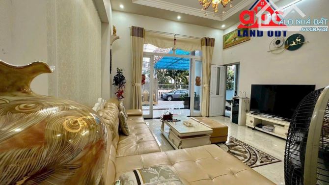 Bán nhà biệt thự 1 trệt 1 lầu sổ riêng thổ cư p. Tân Phong