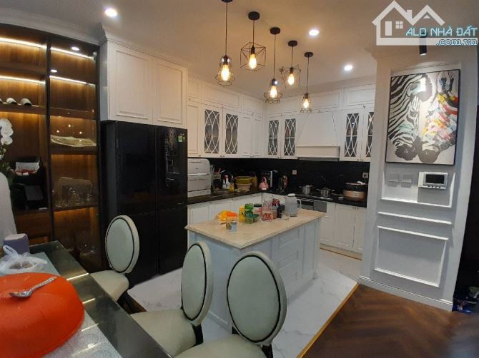 BÁN CĂN HỘ CC 140M² – 2 MẶT THOÁNG – FULL TIỆN TÍCH – 3 NGỦ RỘNG – VIEW ĐẸP
