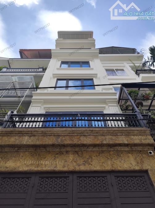 BÁN NHÀ PHÙNG CHÍ KIÊN 79m2 × 6T THANG MÁY. GARA 2 Ô TÔ + 2 Ô TÔ TRÁNH + VỈA HÈ