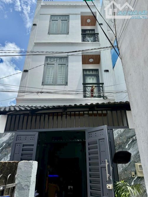 🏡 Nhà bán Quang Trung, P8, Gò Vấp 	•	Diện tích: 4.05 x 11m 	•	Kết cấu: Trệt, 2 lầu,