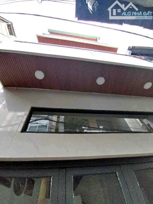 Bán nhà Âu Cơ Tân Bình, 4 tầng, full nội thất, có ban công, chỉ 2.x tỷ