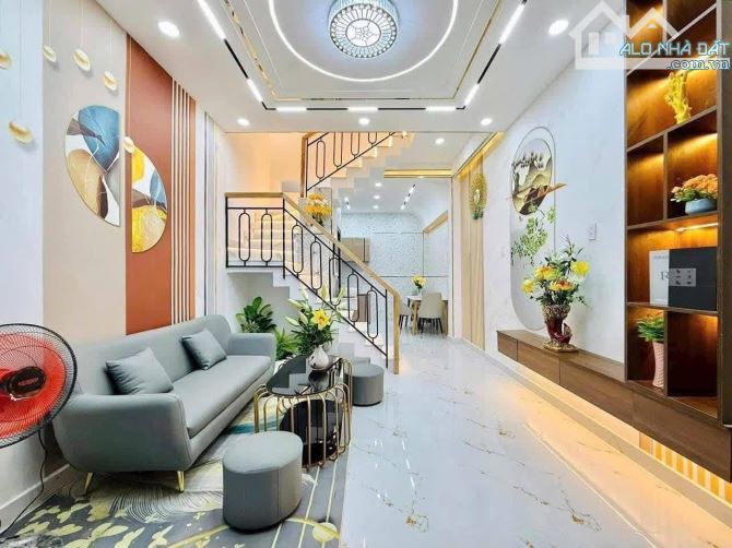 Bán Nhà Trần Thái Tông 36m,5 Tầng , Ngõ Rộng 3m5, Dân Xây , Cách 30m Ra Ô Tô , Sát Phố