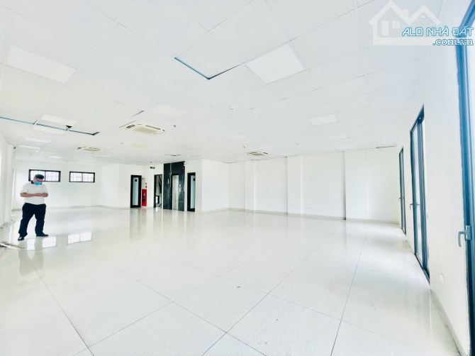 Cho Thuê Sàn Tầng 2 Riêng Biệt 233–915m² –  Trường Chinh, Đống Đa, Giá 15USD/m² + 2USD