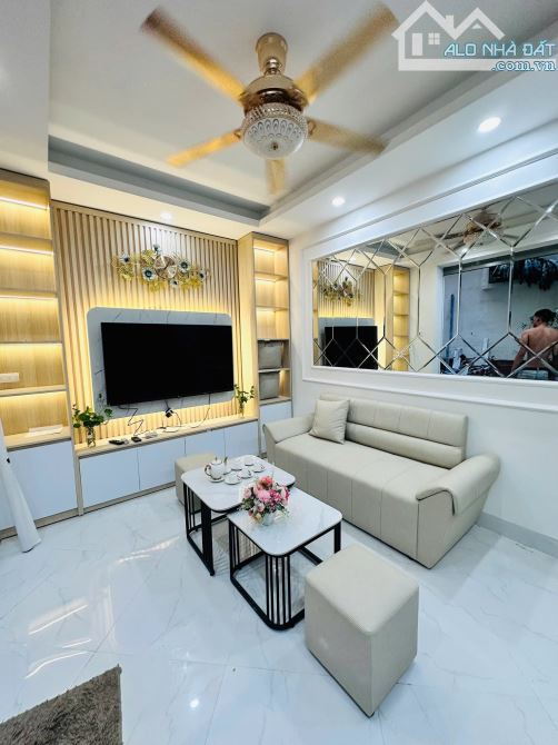 Vừa Đẹp Vừa Hiếm - Siêu Phẩm 5 Tầng Cầu Giấy - Ngõ Thông Nông - Ba Gác Đỗ Cửa
