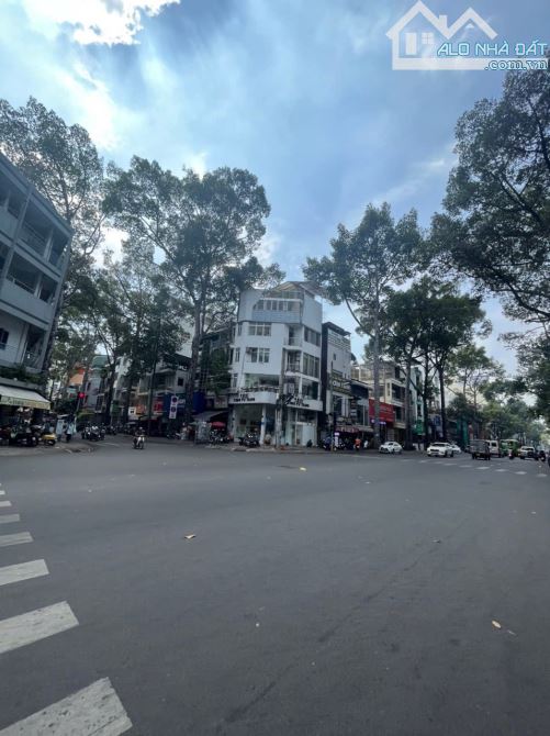Gấp! Cho thuê nhà căn góc 2 mặt tiền An Dương Vương - Trần Bình Trọng, Quận 5, KC: 7 tầng