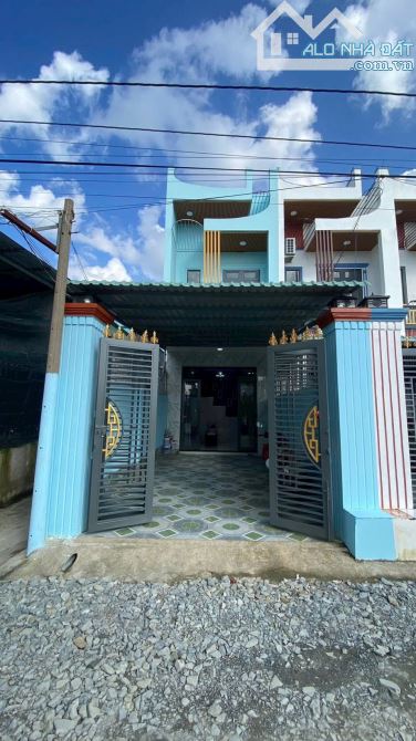 Nhà 1 Lầu Mặt Tiền Đường Tập Đoàn 4, 3 Phòng Ngủ, Đường Xe Tải Tới Nhà. Thông Nhiều Hướng