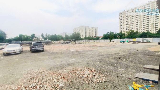 CHO THUÊ 800M2 ĐẤT MẶT TIỀN ĐƯỜNG HỒ XUÂN HƯƠNG, NGANG 10M3, GIÁ THUÊ 75TR !!