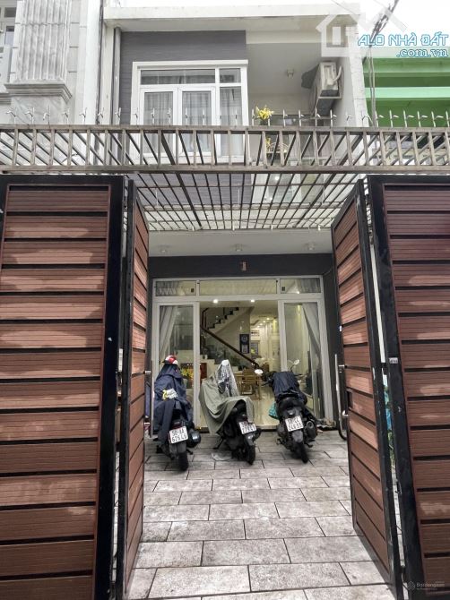 Bán nhà HXH trải nhựa đẹp đường Nguyễn Hồng Đào, P14, Tân Bình. DT: 106,2 m2 giá 131 tr/m2