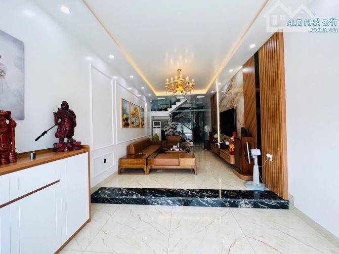 Nhà 3 tầng mặt đường Nguyễn Mẫn - Tuyến 2 Trần Nhân Tông - Ngang 4,15m