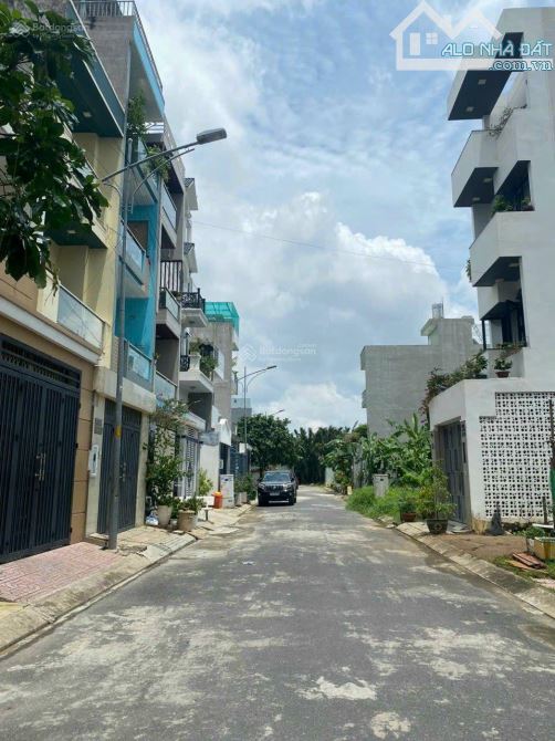 cho thuê nhà Nguyên căn HXH Võ Văn Hát, ngay ĐH tài chính Maketing, DT: 4x13m, 2 Tầng MỚI.