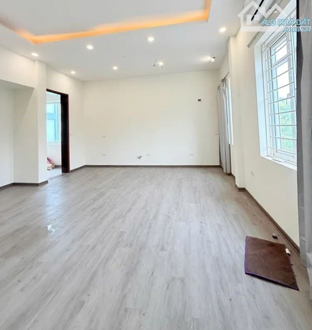 ĐẲNG CẤP NGUYỄN TRÃI – 6 tầng hiện đại – Gara 2 ô tô – Sổ đẹp – 17 tỷ
