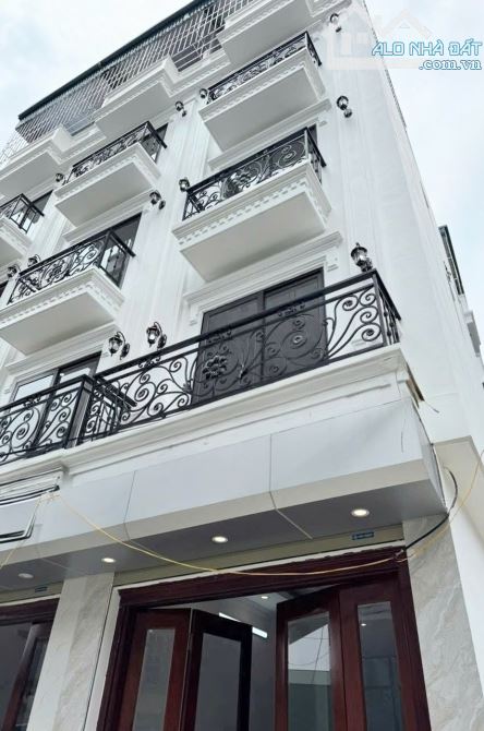 Cho thuê nhà nguyên căn Bát Khối, Long Biên - 35m² x 5 tầng, 3 ngủ - 9 triệu/tháng