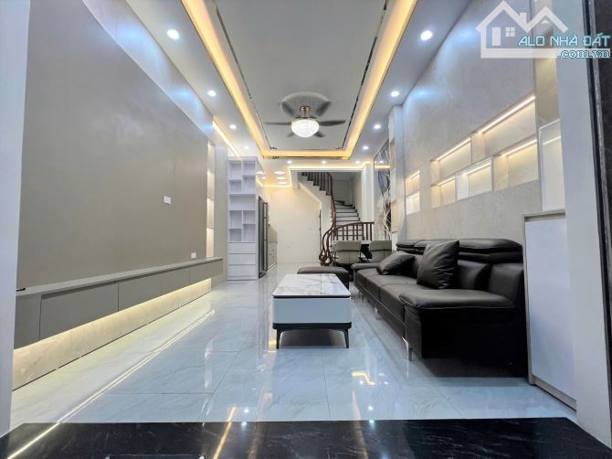 Bán nhà mới đẹp phố Hồ Tùng Mậu, 35m, 5T, rất gần phố, giá chỉ nhỉnh 7 tỷ.