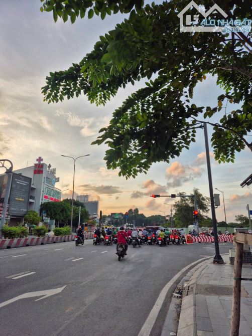 HẺM NHỰA 8M – NHÀ 3 TẦNG BTCT – KHU PHÂN LÔ ĐỒNG BỘ – CỘNG HÒA, P.13, TÂN BÌNH