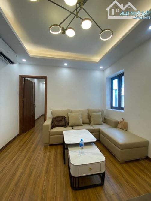 BÁN NHÀ TẬP THỂ ĐẠI HỌC BÁCH KHOA- 86M - 3 PN- Ô TÔ ĐỖ CỬA- CỰC KÌ THOÁNG SÁNG- TÀI CHÍNH
