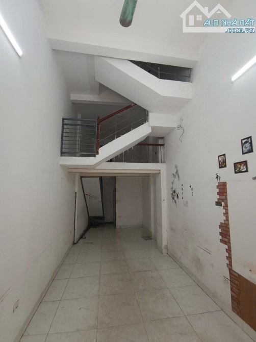 Bán nhà MP Kim Hoa Đống Đa LÔ GÓC VỈA HÈ, KINH DOANH 27m2 4 tầng 1 lửng chỉ 9 tỷ 8 có TL.