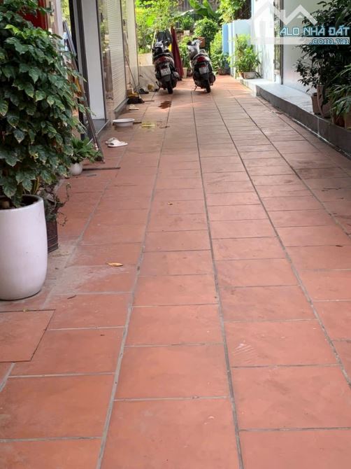 Chủ cần bán nhà 32m x 4.5 tầng ngõ 2m Nam Đuống. Việt Hưg mới giá 5.98 tỷ