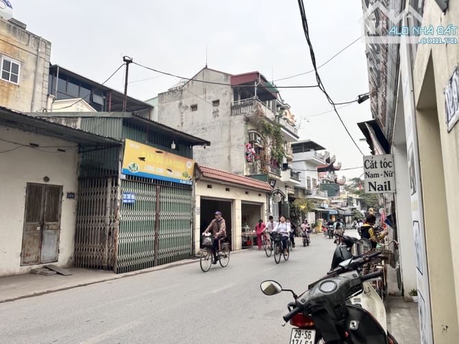 BÁN ĐẤT PHỐ VIỆT HƯNG NGÕ OTO CHỈ HƠN 4 TỶ