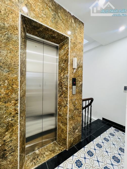 Nhà đẹp Minh Khai thang máy xây mới full nội thất ở luôn 42m2 hơn 8 tỷ
