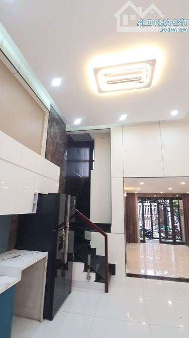 Nhà đẹp ở ngay, phố an ninh Tô Hiến Thành - Cư xá Bắc Hải, DT 6x13, KC 3 tầng. Giá 19 tỷ